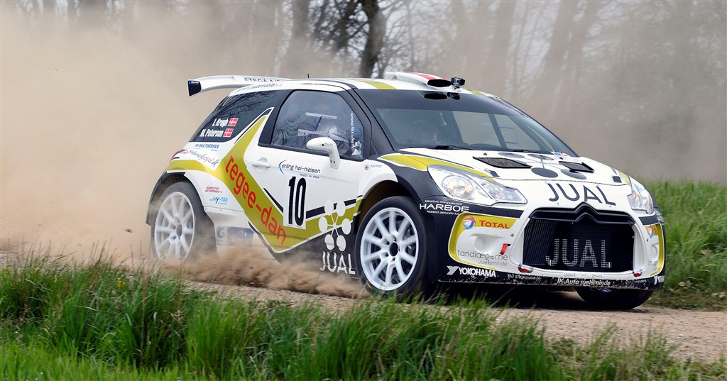 Ib Kragh og Citroën DS3 R5’eren er i deres esser på grus…..
(Foto: Flemming Jensen)